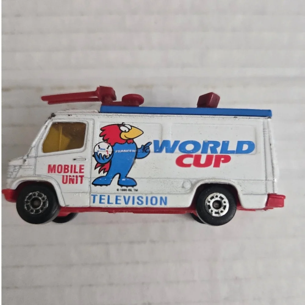 Vintage Matchbox World Cup France 98 Mobile TV Van Diecast Footix Mascot